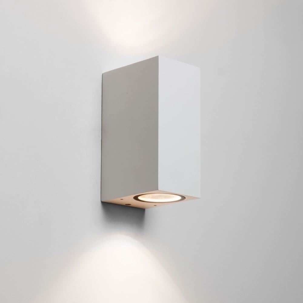 astro-chios-150-white-exterior-up-and-down-wall-light-p2020-1975_image ابليك ليد جداري خارجي - الصورة 1