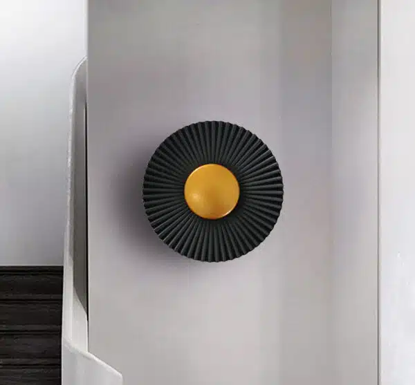 922 3
