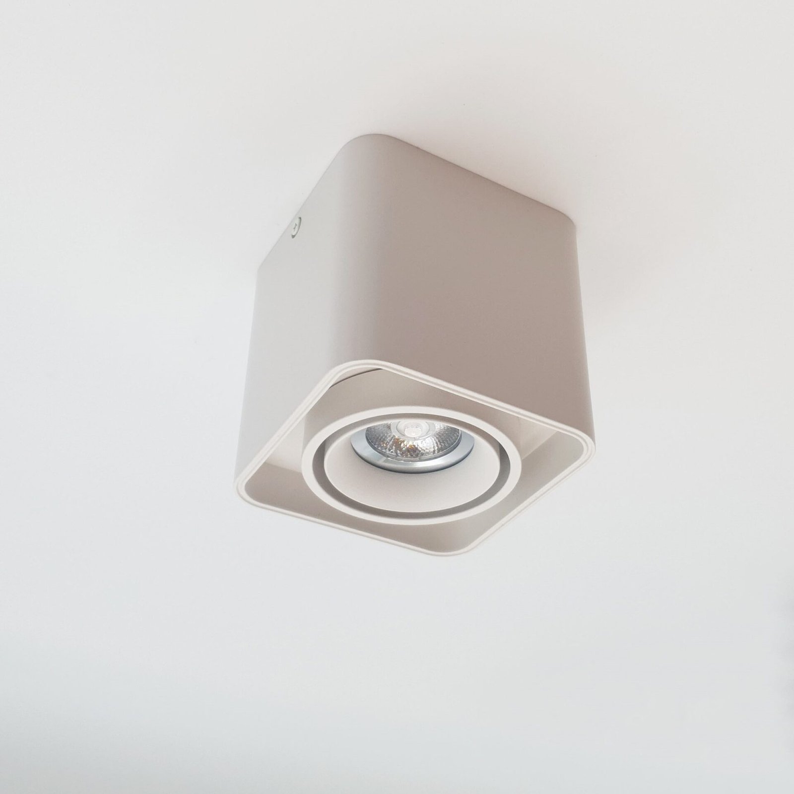 FLAVIO1-head-White-1-1 Single Square Recessed Spotlight - Image 1